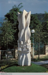Memoria, 2001, pietra della Maiella, alt. 420 - Giardini pubblici, Ari (CH)